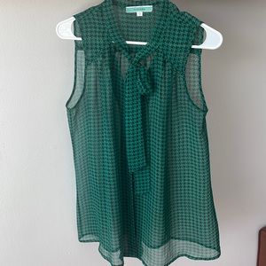 Green houndstooth sleeveless top